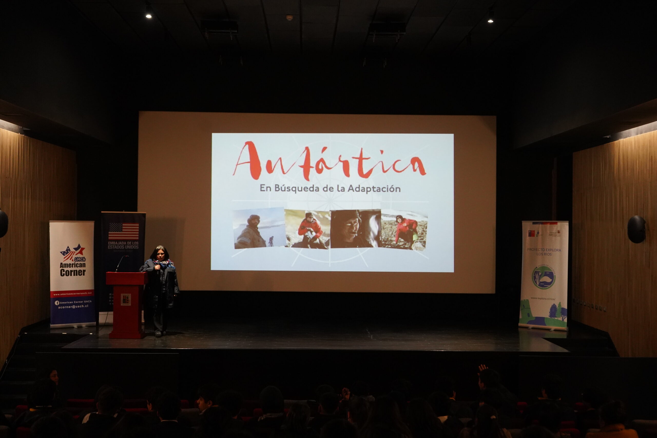 Escolares de Valdivia disfrutaron de estreno de documental sobre expedición a la Antártica