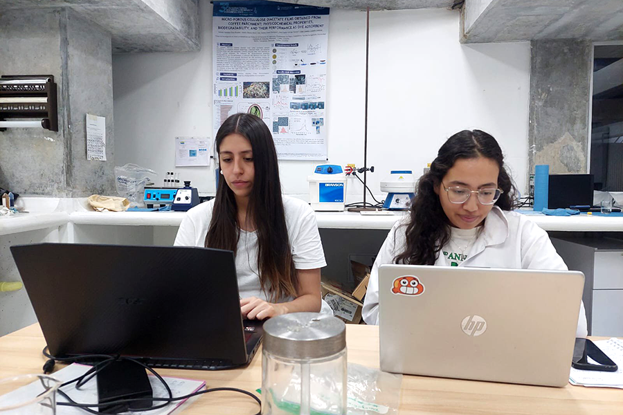 Estudiantes de Magíster en Ingeniería Mecánica y Materiales realizan pasantía en Colombia