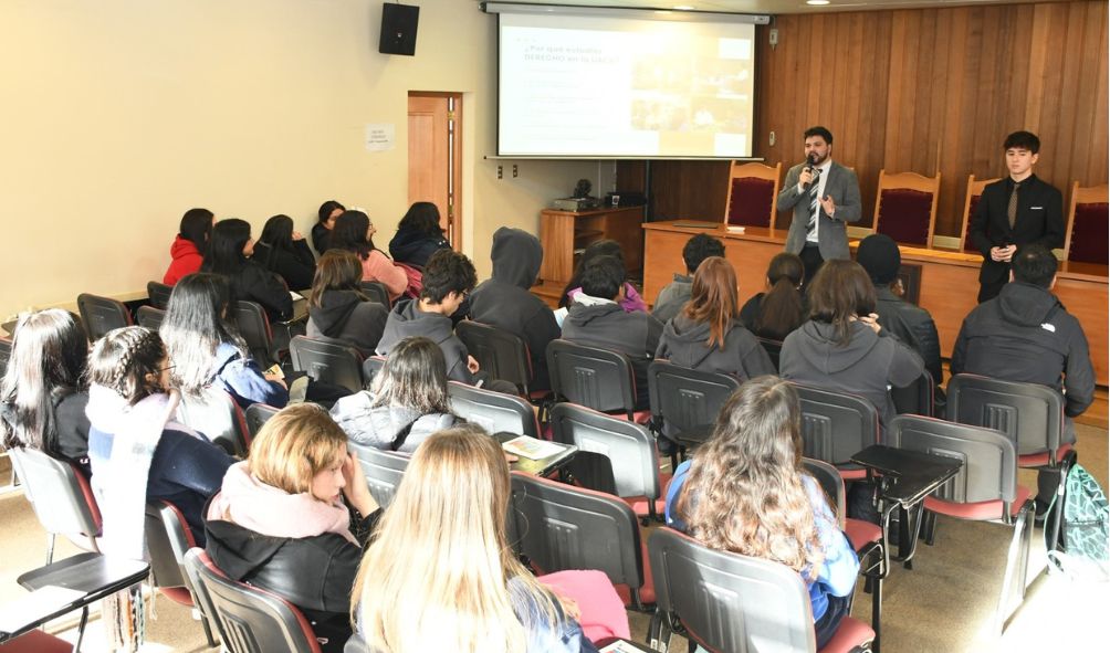 Derecho UACh recibió a estudiantes de enseñanza media con charlas informativas y de orientación