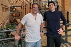 Dr. Andrés Varhola y Pablo Bravo en Universidad de British Columbia. 